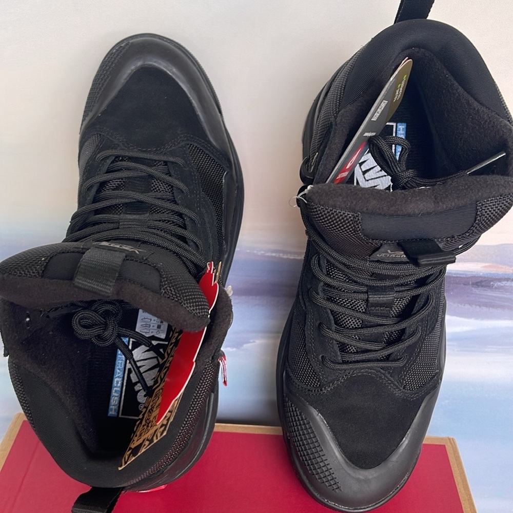 Vans WMNS Ultrarange Exo
Black/Black
VN0A4BVSBKA
Boots Sneakers - Picture 11 of 16